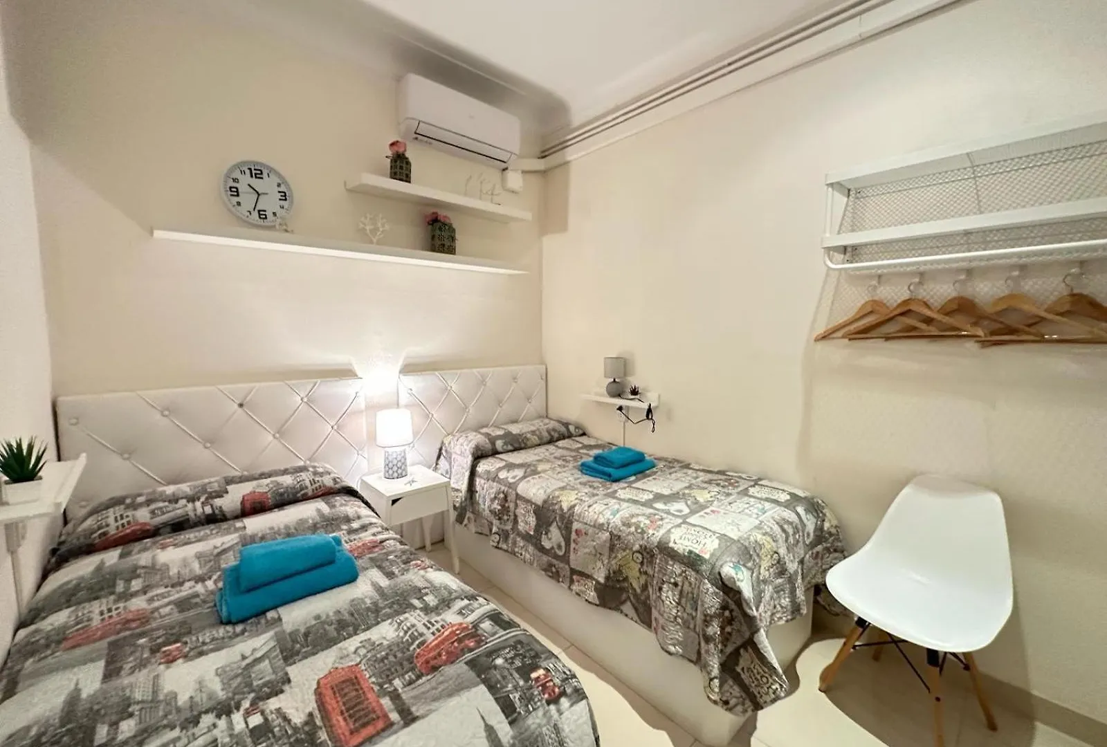 Bed & Breakfast Alojamiento Gran VI Barcelona Spain