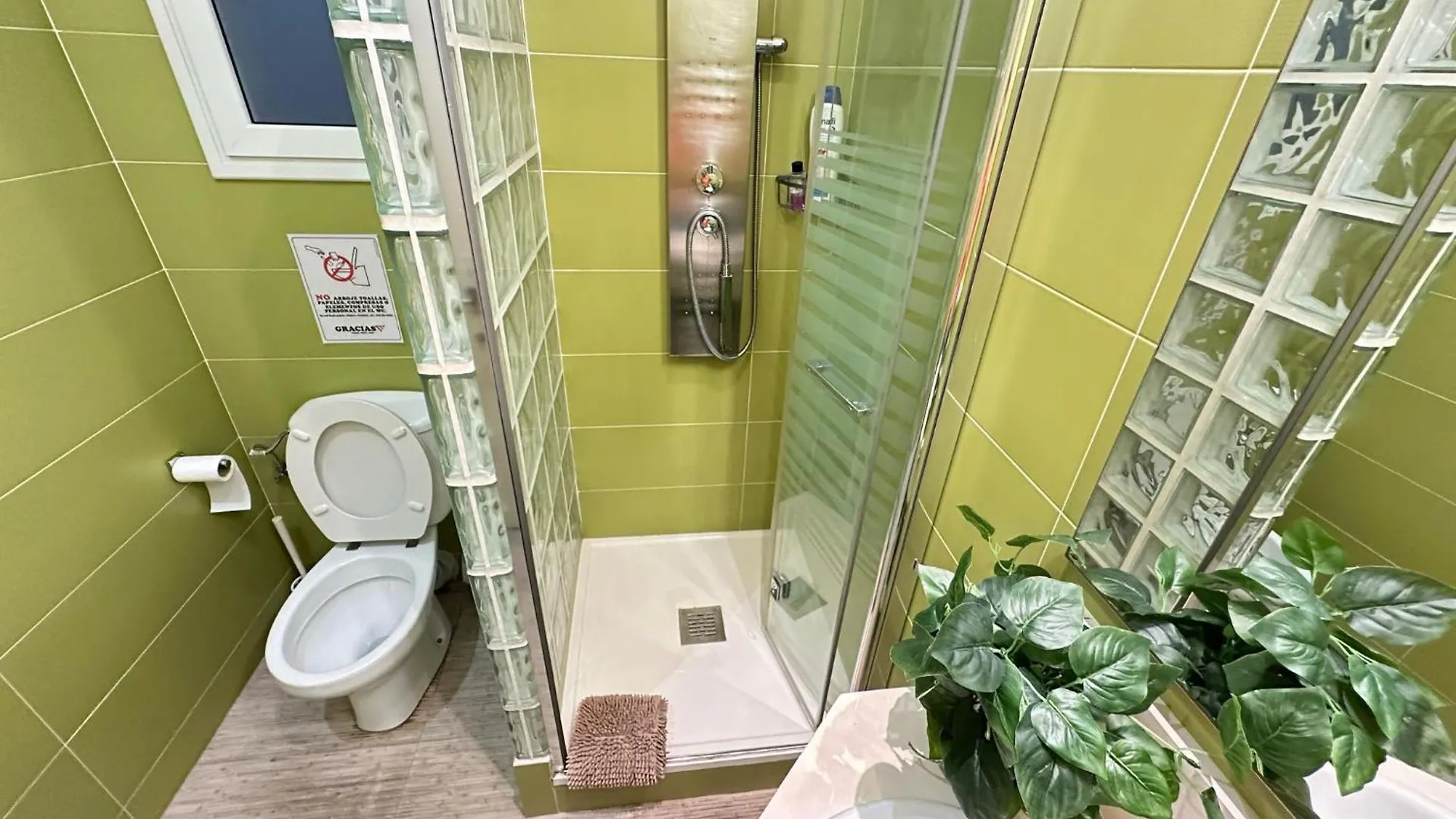 Bed & Breakfast Alojamiento Gran VI Barcelona